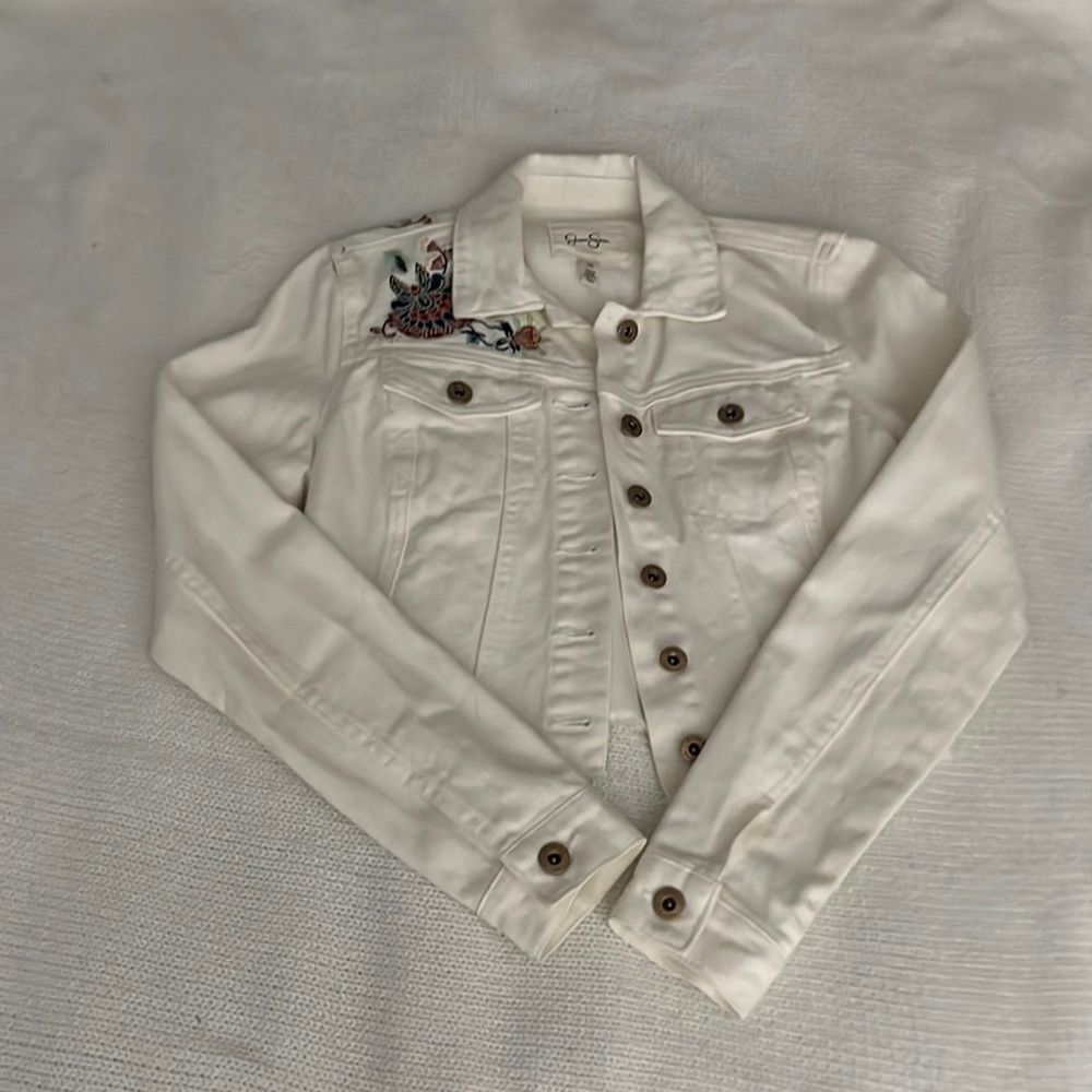 Women’s Cropped White Embroidered Denim Jacket